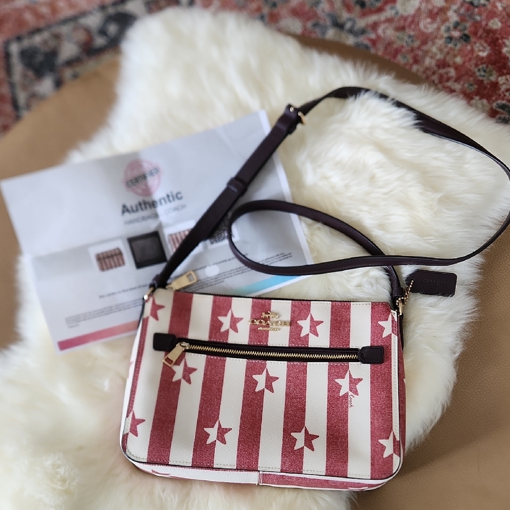 Coach Red & Chalk Leather Stars & Stripes Print Gallery File Crossbody Bag🤍⭐️♥️